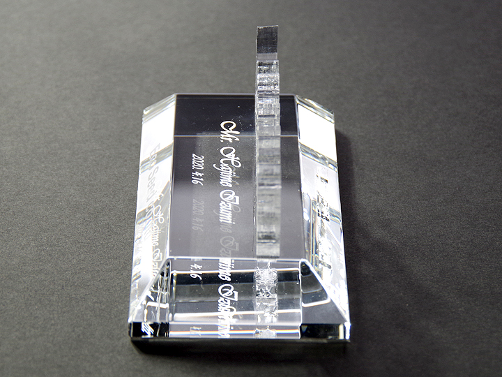 クリスタルガラス記念品メーカー　メイクワンの特注製作ではクリスタルガラスの組み合わせが出来ます