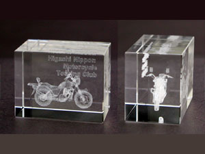 クリスタルガラス記念品「3Dクリスタルの事例」バイクのような複雑な立体もできます。