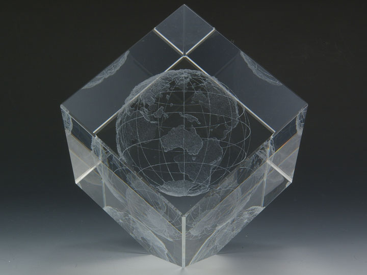 【クリスタルガラス記念品】3D地球儀入りオーナメント（大サイズ）LCG-666