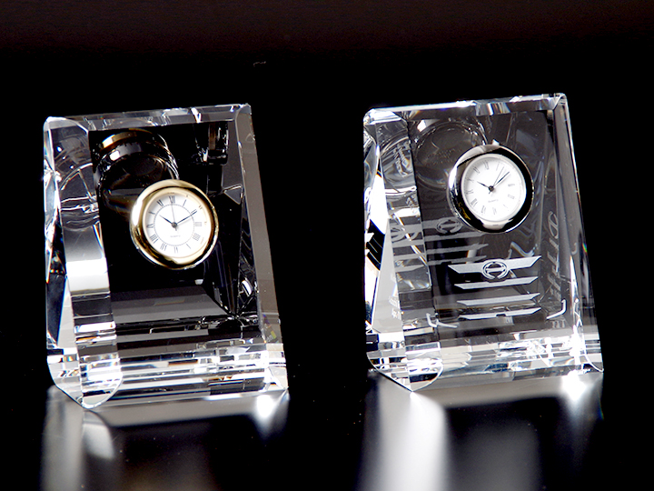 【クリスタルガラス記念品】クリスタル時計オーナメント　COWC-90×70
