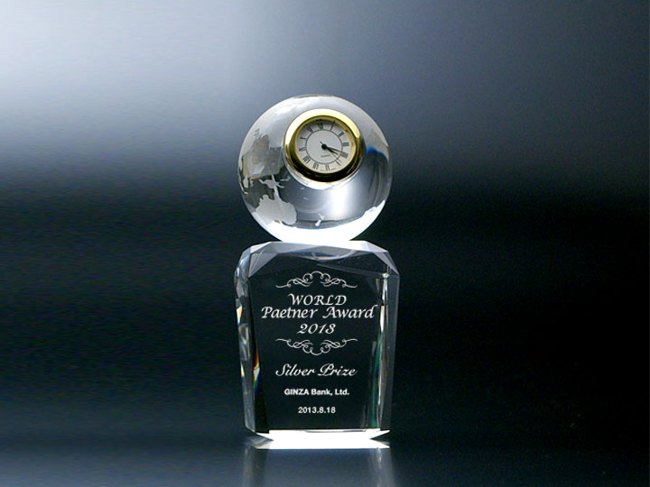 【クリスタルガラス記念品】クリスタル地球儀時計オーナメント （中サイズ）CGWC-SCB-75