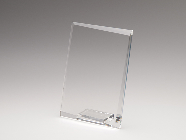 【クリスタルガラス記念品】デザイン・クリスタル・シールド（クリスタル表彰盾）　中	DCS-EC B6