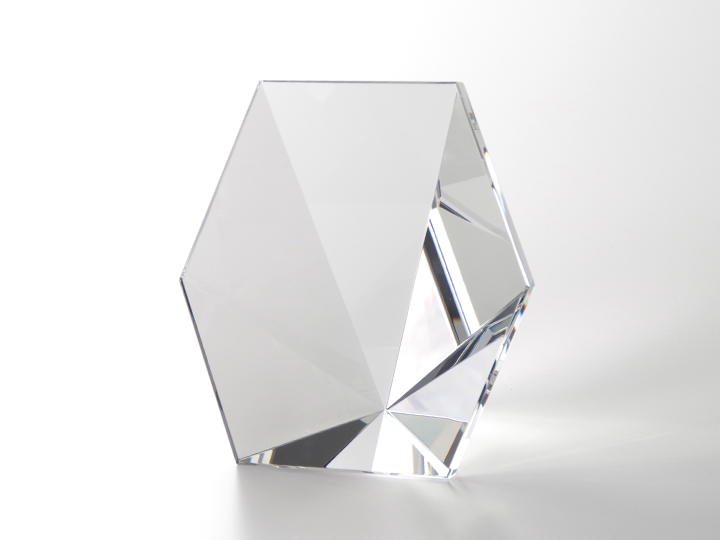 【クリスタルガラス表彰記念品】ヘキサゴン・プリズム表彰盾 中<br />HEXA-P-145<br />￥20,000
