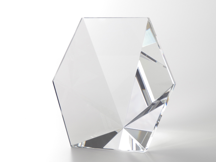 【クリスタルガラス表彰記念品】ヘキサゴン・プリズム表彰盾<br />HEXA-P-165<br />￥24,000