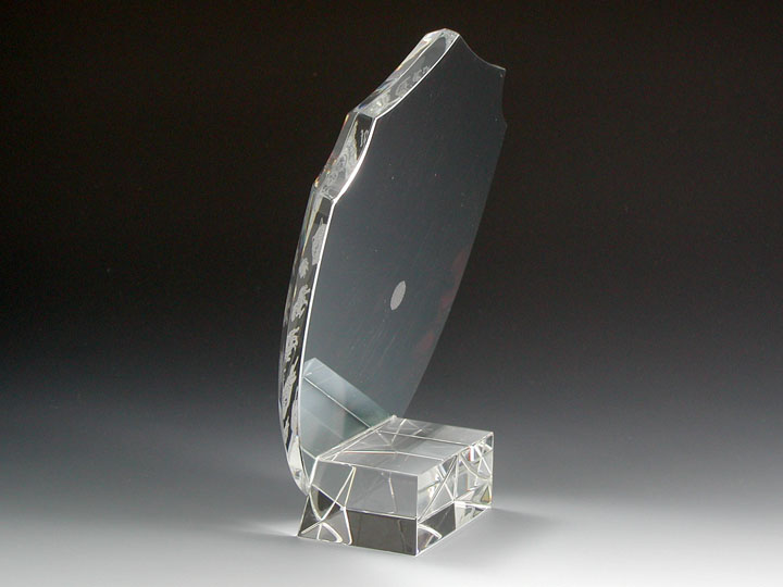 クリスタルガラス記念品メイクワンの特注製作ではクリスタルガラスのガラス色が選べます。